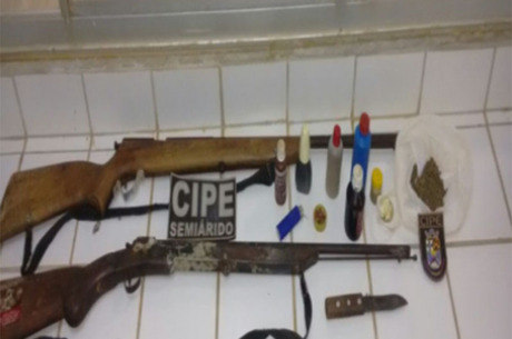 Polícia apreendeu espingardas e revólveres, durante operação no Semiárido