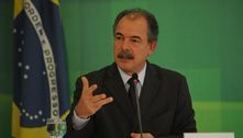 Ministro da Defesa de Lula será civil, diz Aloizio Mercadante