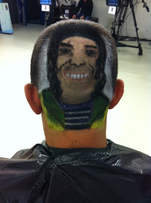 Designer faz a cabeça de clientes com cortes de cabelo inusitados - Fotos  - R7 Minas Gerais
