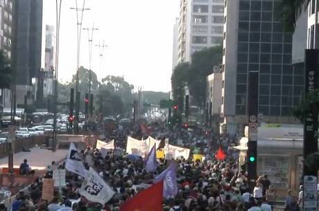 Professores de SP fazem ato na avenida Paulista e votam ...