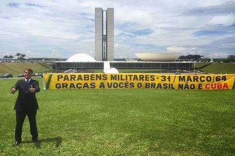 Resultado de imagen para bolsonaro comemora ditadura