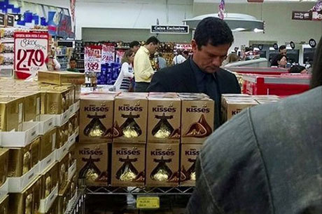 Resultado de imagem para juiz sergio moro em supermercado