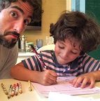 Momento creche do papai: Mion acompanha a lição de casa de Stefano