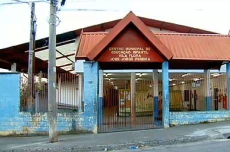 Escola funciona ao lado de terreno contaminado
Escola funciona ao lado de terreno contaminado