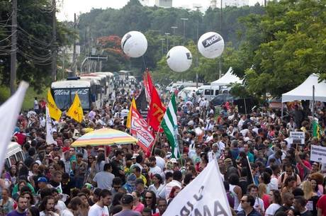 A greve já dura 28 dias e terá a continuidade votada dia 17 de abril A greve já dura 28 dias e terá a continuidade votada dia 17 de abril