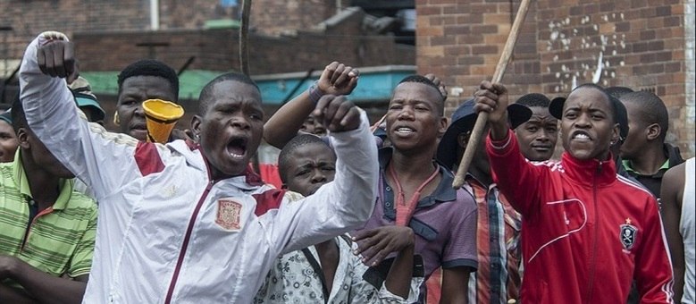 Confrontos motivados por xenofobia terminaram com um saldo de 7 mortos e dezenas de feridos