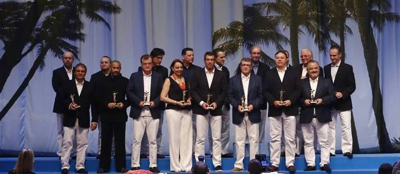 Personalidades recebem o prêmio Lide 2015, durante o 14º Fórum de Comndatuba, na Bahia