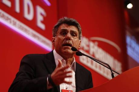 Romero Jucá deixou a base para apoiar a candidatura de Aécio Neves (PSDB-MG) em 2014