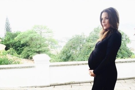 Carolina Ferraz dá à luz segunda filha, segundo amiga da atriz