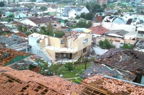 Pelo menos 2,6 mil edificações sofreram algum tipo de dano 