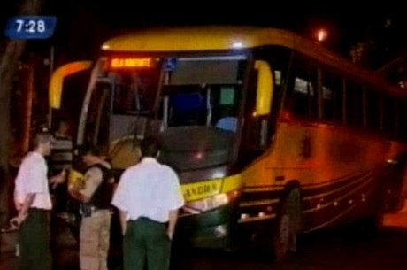 Assaltantes roubaram pertences de passageiros de ônibus em BH