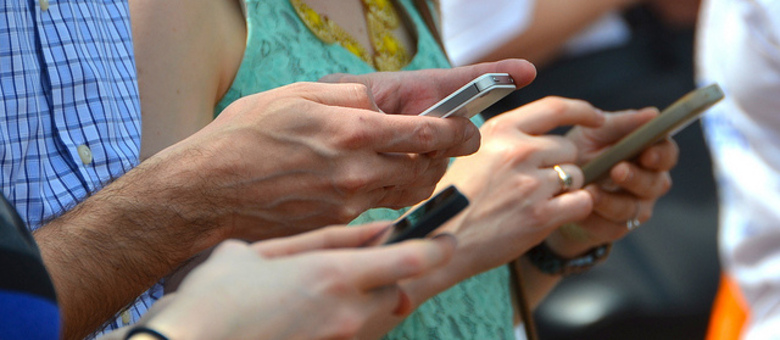 Nomofobia Uso Excessivo De Celular Pode Levar A Ansiedade Tremor E Ate Depressao Noticias R7 Saude Com um celular em mãos, nossa criatividade pode ir mais além, desde uma simples fotografia de baixa resolução ou com uma câmera. nomofobia uso excessivo de celular