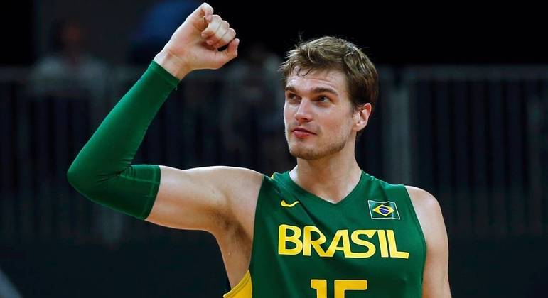 Tiago Splitter está de volta a seleção brasileira. Ex-pivô será auxiliar de Gustavo De Conti
Tiago Splitter está de volta a seleção brasileira. Ex-pivô será auxiliar de Gustavo De Conti