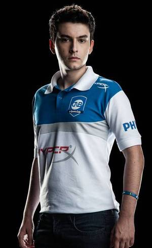 Carlos Rucker joga pelo CNB e-Sports Club Carlos Rucker joga pelo CNB e-Sports Club