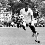 <b>Pelé </b><br>1.375 jogos <br>1.283 gols