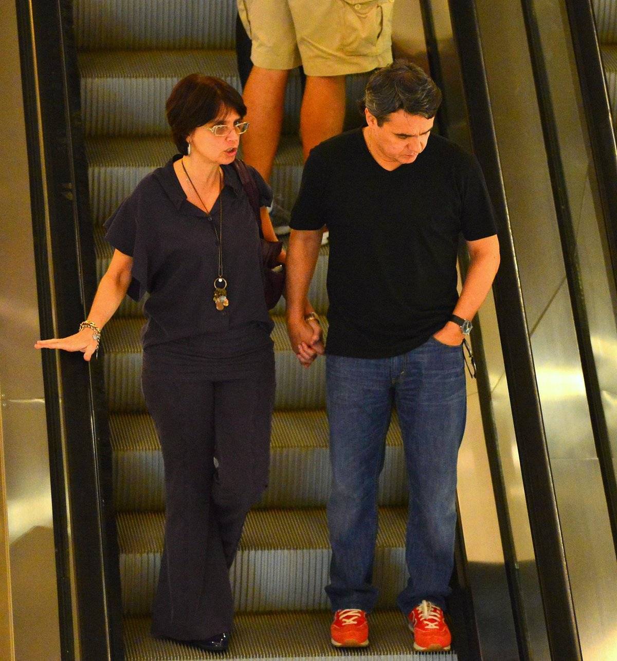 Lídia Brondi reaparece em passeio com Cássio Gabus Mendes - Fotos - R7 Lídia Brondi reaparece em passeio com Cássio Gabus Mendes - Fotos - R7