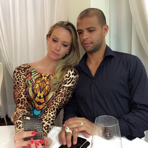 mulher de felipe melo exibe barriga trincada no instagram fotos r7 futebol