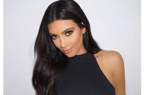 Livro de Kim Kardashian atinge lista de mais vendidos