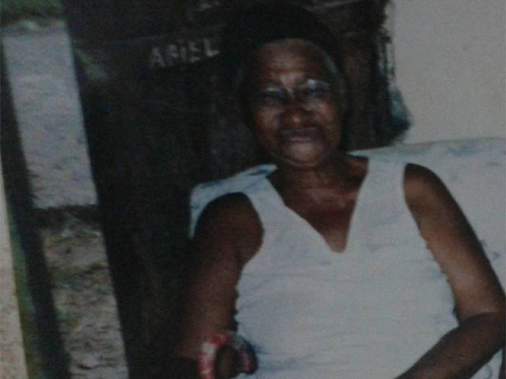 A idosa de 79 anos, Hilda Quirino Barbosa, mãe do vereador Antônio Quirino Pereira Neto, morreu após ser queimada dentro de casa pelo próprio genro, no município de Gongogi, no sul da Bahia