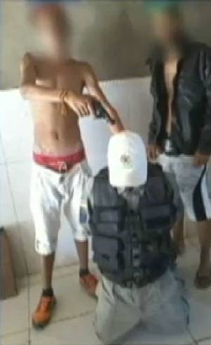 Adolescentes são apreendidos jogando bola na rua, diz família