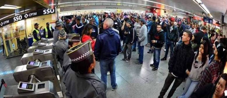 Sindicatos prometem paralisação de trens e metrô na próxima semana

