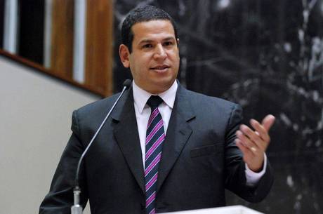 Deputado é militar reformado e está em seu segundo mandato Deputado é militar reformado e está em seu segundo mandato
