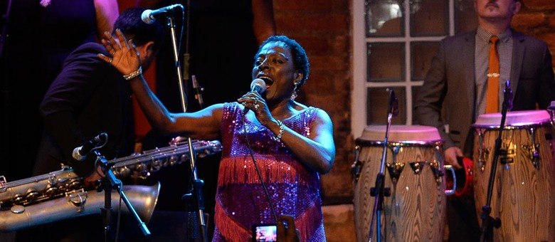 Sharon Jones: show histórico no Bourbon Street emocionou fãs da soul music 