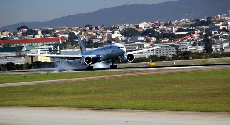 Aeroporto de Viracopos (SP) propõe voltar a pagar taxa ao governo para evitar novo leilão Aeroporto de Viracopos (SP) propõe voltar a pagar taxa ao governo para evitar novo leilão