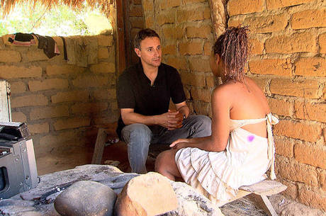 Repórter Lúcio Sturm e entrevistada Repórter Lúcio Sturm e entrevistada
