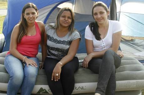 Juciara (centro) e as colegas Marta Oliveira e Patrícia Carneiro também foram demitidas da Mercedes Juciara (centro) e as colegas Marta Oliveira e Patrícia Carneiro também foram demitidas da Mercedes