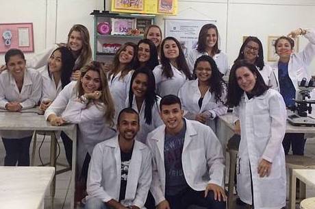 Kelly Key postou uma foto junto com seus colegas de turma Kelly Key postou uma foto junto com seus colegas de turma