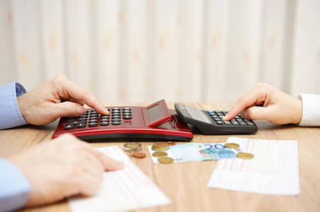 A fraca atividade econômica e os elevados custos atingiram em cheio o caixa das empresas ao longo de 2015 A fraca atividade econômica e os elevados custos atingiram em cheio o caixa das empresas ao longo de 2015