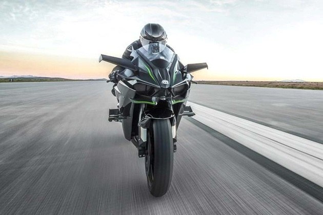 Kawasaki H2R quebra recorde mundial de velocidade a 331 km/h na corrida de moto  mais perigosa do mundo - Fotos - R7 Carros