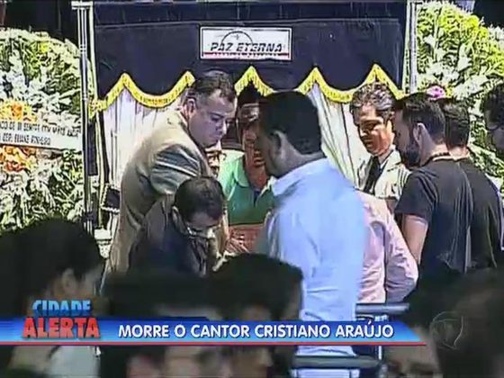 Velório de Cristiano Araújo atrai 10 mil pessoas em Goiânia; enterro será  hoje às 11h