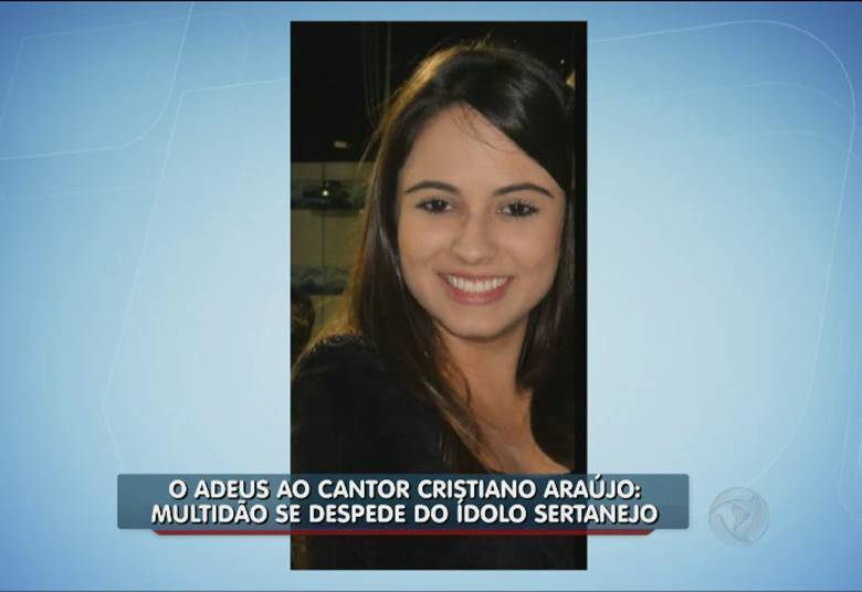 Foto: Os pais de Cristiano Araújo e sua namorada, Allana Moraes, também  vítima fatal do acidente, participaram da missa celebrada na Paróquia Nossa  Senhora da Assunção - Purepeople