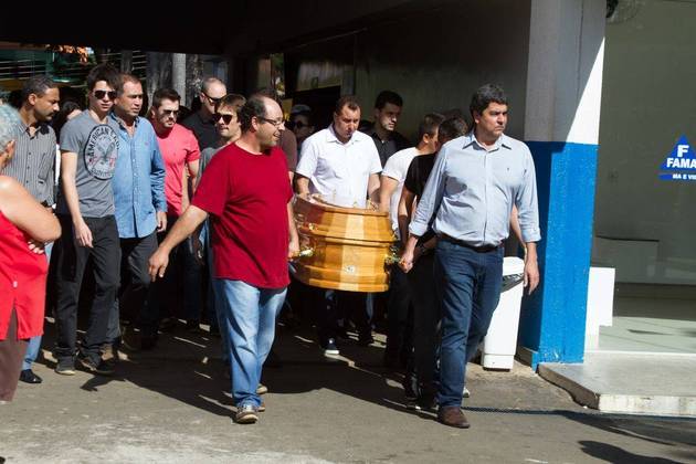 Enterrado em Goiânia corpo de Cristiano Araújo