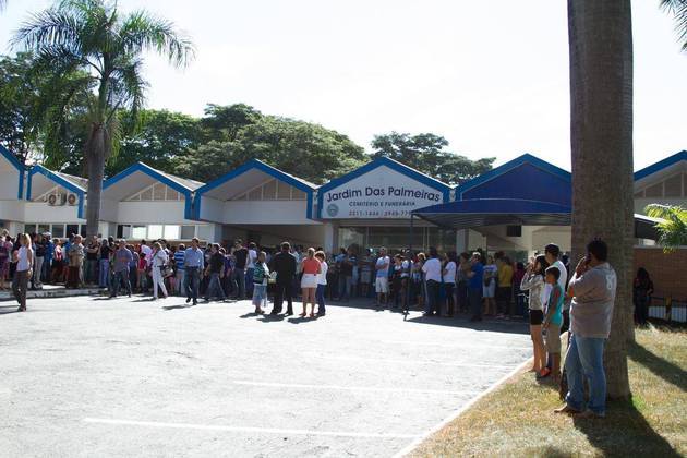 Namorada é enterrada antes de sertanejo