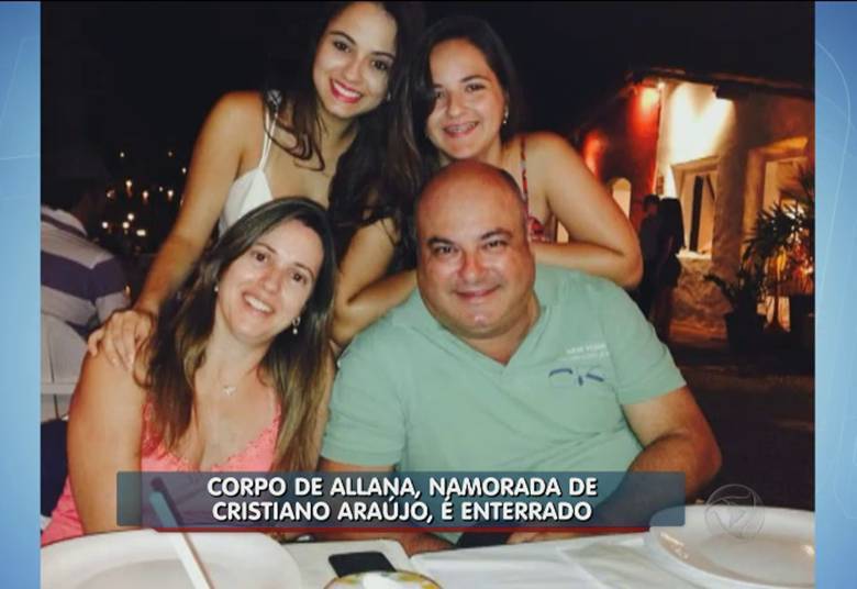 Corpo de Allana Moraes, namorada de Cristiano Araújo, é enterrado