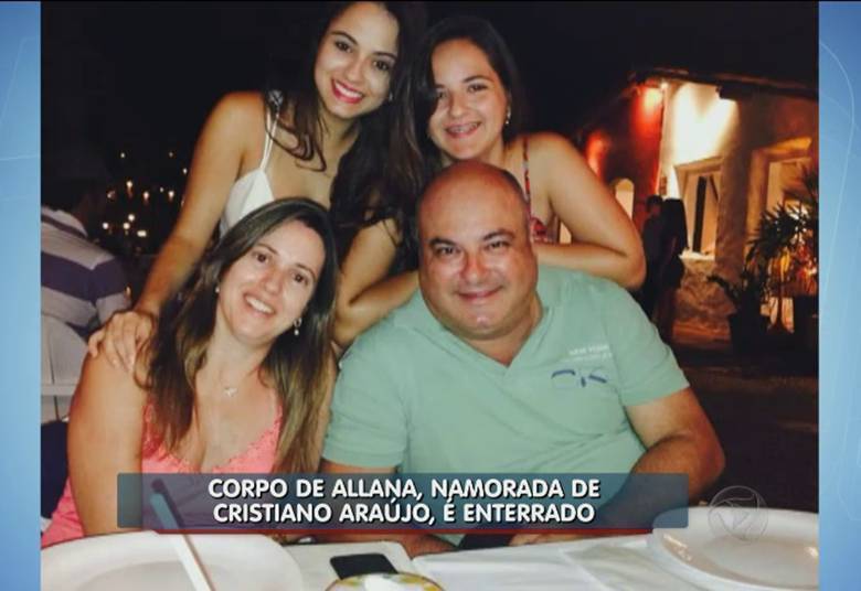 Em foto inédita, Allana Moraes pede Cristiano Araújo em casamento