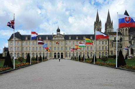 Centro de Caen tem construções históricas