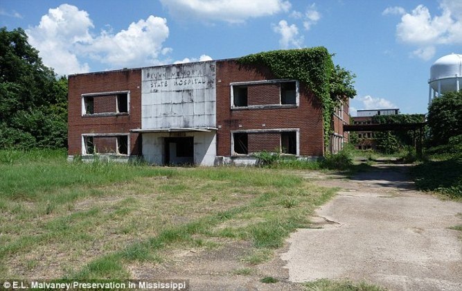 Fotógrafo revela histórias de hospital abandonado - Fotos - R7 Hora 7