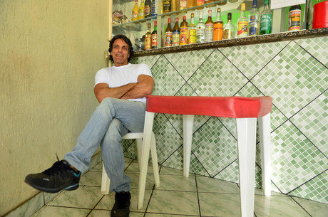 Victor Wagner no bar que teve por três anos: empreendimento faliu e ele está de volta aos palcos em São Paulo