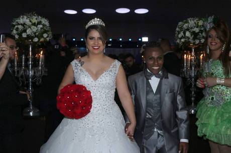 Neném se casa com Thaís Baptista em São Paulo