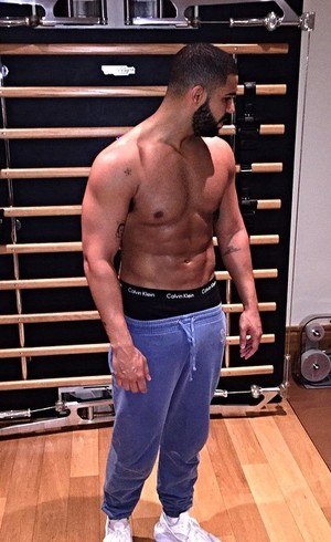 Depois Do Bumbum De Justin Bieber Tanquinho Do Rapper Drake Vira Assunto Nas Redes Sociais Entretenimento R7 Pop