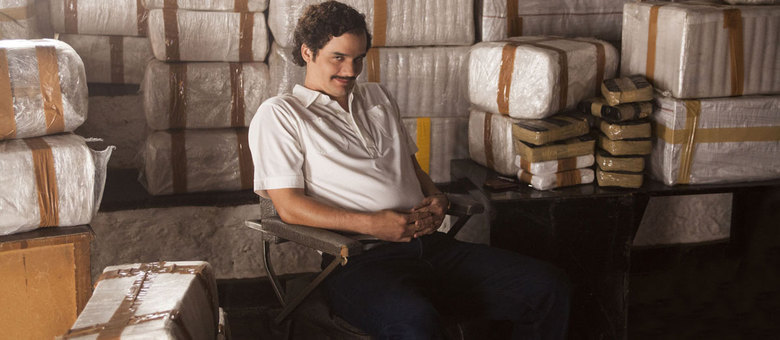 Wagner Moura caracterizado como o chefe do tráfico Pablo Escobar, na série da Netflix Narcos
