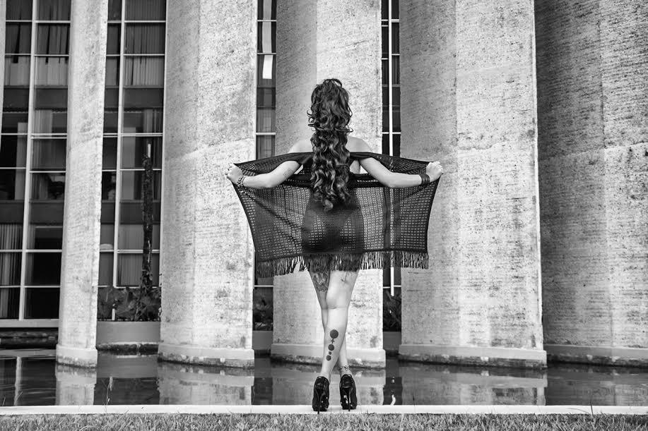 Fotógrafo que usa pontos de Brasília para fotos de nu artístico explica