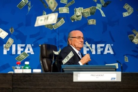 Blatter já recebeu até chuva de dinheiro de um comediante