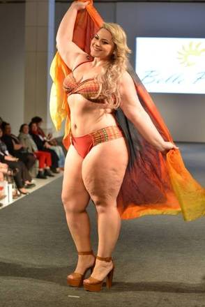 A Belle Plage é uma das marcas de moda praia que atendem plus size e apresentou suas sugestões para o verão 2016