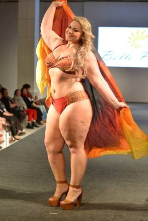 A Belle Plage Ã© uma das marcas de moda praia que atendem plus size e apresentou suas sugestÃµes para o verÃ£o 2016