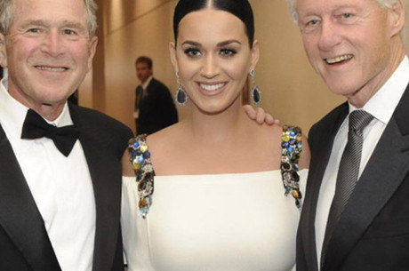 Katy Perry ao lado de Bush e Clinton: cantora não descarta concorrer à presidência dos Estados Unidos